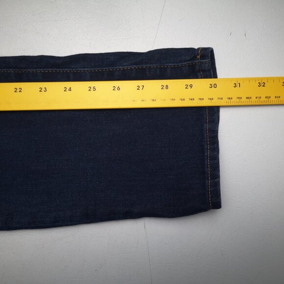 Signature Levi's Ladies Size 12M Medium Wash Mid Rise Straight Leg Jeans - Picture 14 of 14